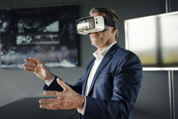 Virtual Reality For Work: The Top Ways To Use VR In Business