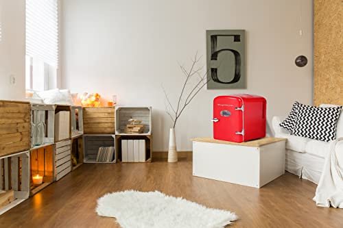 Chill Anywhere: Frigidaire's Retro Mini Fridge Review - Image 5