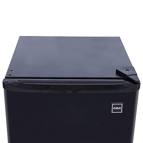 Maximize Space with RCA RFR321 Mini Fridge: A Review - Image 6