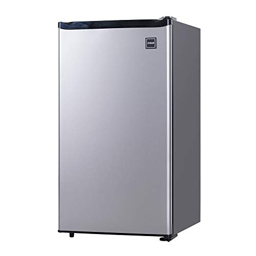 RCA RFR322 Mini Refrigerator: Perfect Compact Fridge Review - Image 5